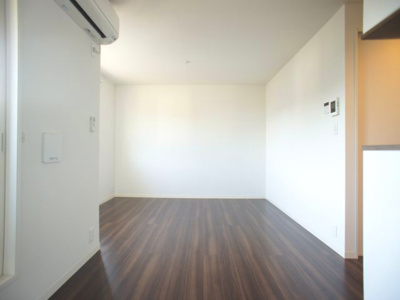 【居間・リビング】 | ラヴィーヌ芝の内A | 快適に過ごせるエアコンが付いています♪