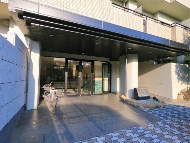 ●徒歩圏内に２沿線利用可能●１階広めのテラス付き３ＬＤＫ●宇治黄檗パーク・ホームズのエントランス|エントランス