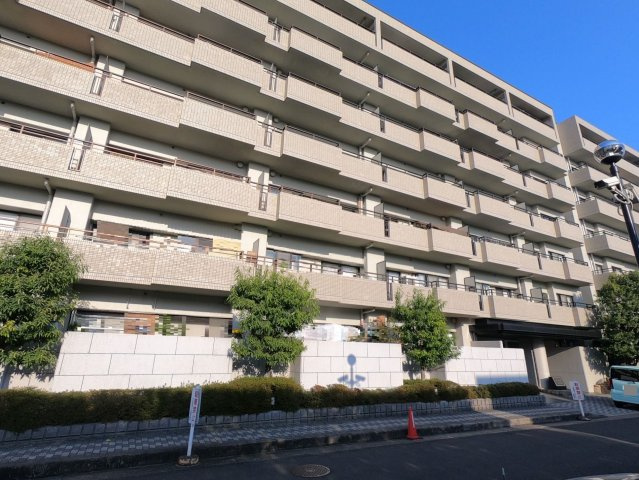 ●徒歩圏内に２沿線利用可能●１階広めのテラス付き３ＬＤＫ●宇治黄檗パーク・ホームズの外観|マンション外観