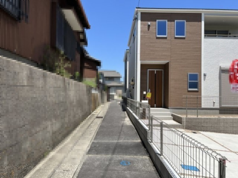 碧南市浜尾町4丁目新築戸建　2号棟の前面道路含む現地写真|碧南市浜尾町4丁目新築戸建前面道路写真です。北側認定外道路約2ｍ