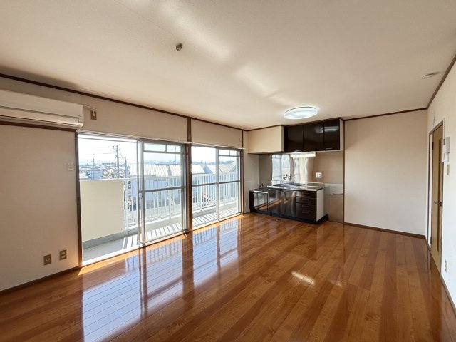 茜屋マンションの居間・リビング