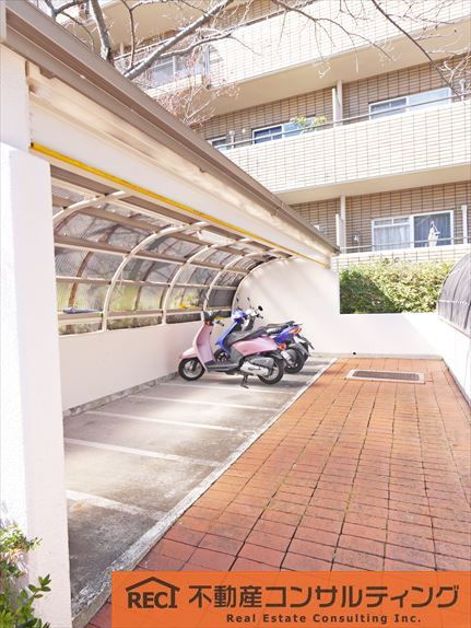朝日プラザ芦屋山手1番館の駐車場