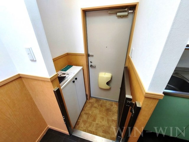 ライフイン・ビー・サークルの玄関