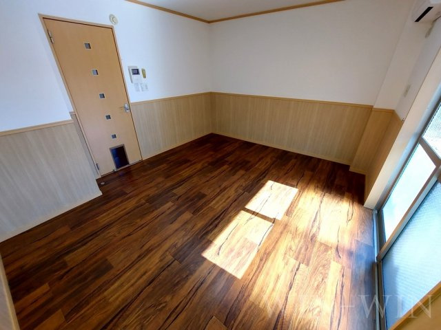 ライフイン・ビー・サークルの居間・リビング