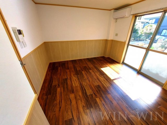 ライフイン・ビー・サークルの居間・リビング