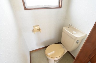 【トイレ】 | 鹿屋市札元1丁目　中古戸建 | 2F