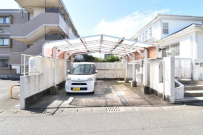 【駐車場】 | 鹿屋市札元1丁目　中古戸建 | 車庫