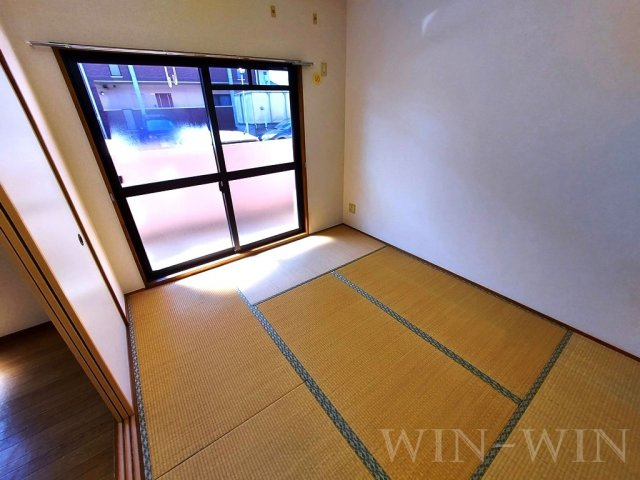 ロイヤルハイツ 壱番館の和室