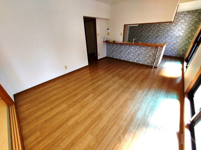 ロイヤルハイツ 壱番館の居間・リビング
