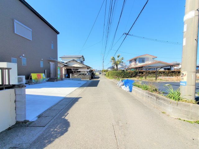 宮崎市恒久第1-1棟（1号棟）の前面道路含む現地写真|前面道路です。