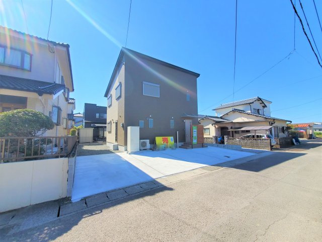 宮崎市恒久第1-1棟（1号棟）の前面道路含む現地写真|全景。