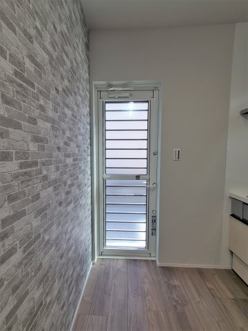 宮崎市恒久第1-1棟（1号棟）の設備|生ごみもすぐ出せてとても便利な勝手口。