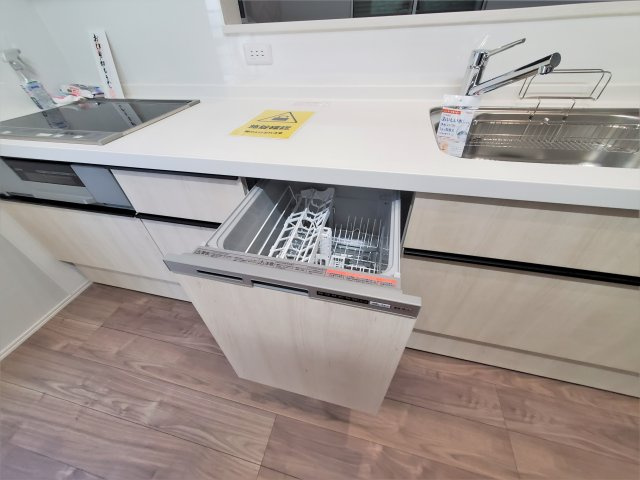宮崎市恒久第1-1棟（1号棟）の発電・温水設備|標準装備の食洗器。