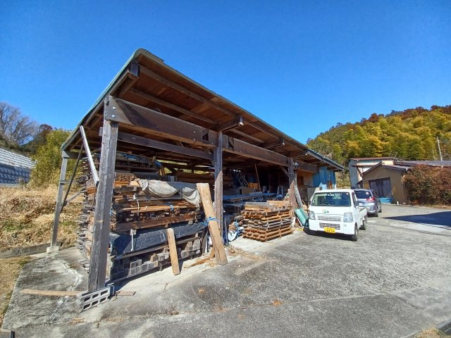 比企郡小川町上横田   土地６２６坪の外観|事務所横置場（717-1）