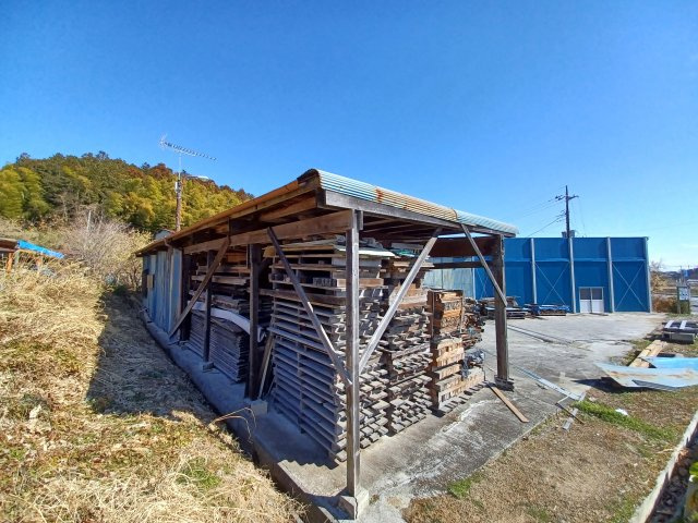 比企郡小川町上横田   土地６２６坪の外観|事務所横置場（717-1）
