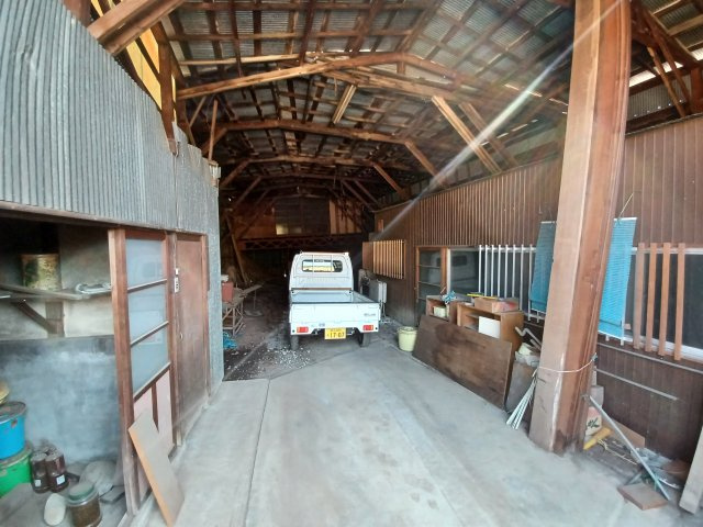 比企郡小川町上横田   土地６２６坪の外観|母屋北側倉庫内部（719-2）