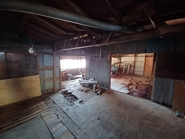 比企郡小川町上横田   土地６２６坪の外観|母屋北側倉庫内部（719-2）