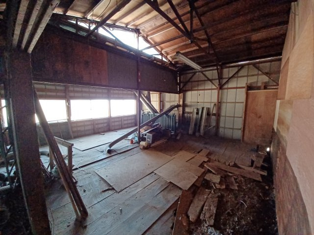 比企郡小川町上横田   土地６２６坪の外観|母屋北側倉庫内部（719-2）