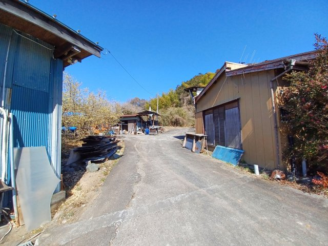 比企郡小川町上横田   土地６２６坪の外観|中央2項外道路