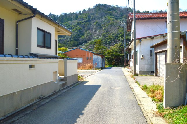 小伊津ヶ丘　売土地の周辺|前面道路幅約4m。