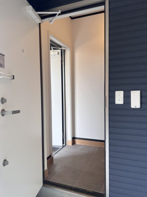 【エントランス】 | 【ガレージハウス】リザイアA棟 | ガレージ側と2方向のドアがあります。