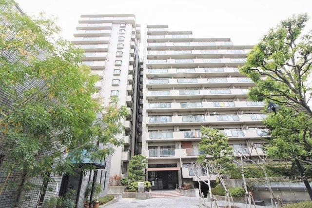 オークヒルズ香里六番館の外観|新しい生活にいかがでしょうか？外観はお住まいの顔になります。こだわりたいポイントですね。水回りリフォームやリノベーションも承ってます。
■現地見学・資金計画相談・住宅ローン相談もお問合せ受付中■