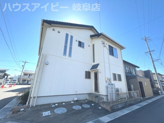 【外観】 | 大垣市墨俣町墨俣！プラント6の南側リフォーム済み中古住宅登場です♪お車スペース3台可能！カーポート付 | 大垣市墨俣町墨俣！プラント6の南側リフォーム済み中古住宅登場です♪お車スペース3台可能！カーポート付き！