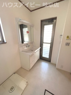 【独立洗面台】 | 大垣市墨俣町墨俣！プラント6の南側リフォーム済み中古住宅登場です♪お車スペース3台可能！カーポート付 | 大垣市墨俣町墨俣！プラント6の南側リフォーム済み中古住宅登場です♪お車スペース3台可能！カーポート付き！