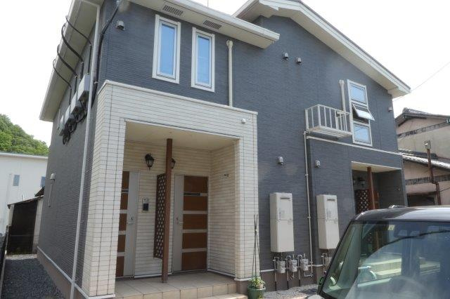 倉敷市西中新田のアパートの外観