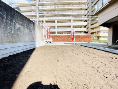 【外観】 | ☆湘南台駅徒歩７分の好立地☆仲介手数料不要！藤沢市湘南台４丁目 | しっかりした歩道完備の通りに面した物件です。湘南台駅まで徒歩７分の立地、コンビニ・スーパー・公園なども近隣にございます♪