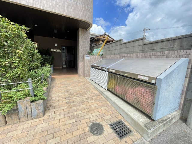 ロイヤルハウスのエントランス
