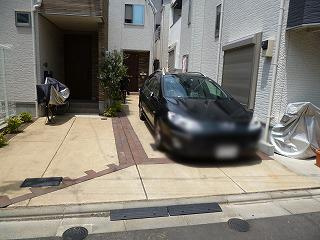 【外観】 | 阿佐谷南3丁目駐車場 | 写真右側の黒い車が停まっている場所が対象駐車場です。