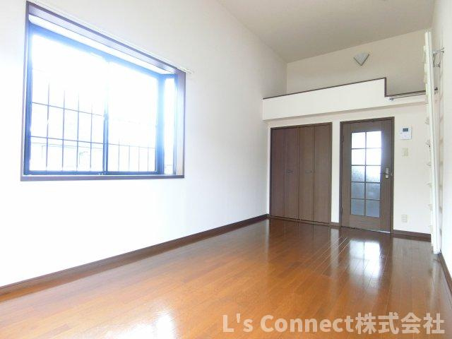 【居間・リビング】 | クレセール南吉成弐番館 | 角部屋で２面に窓があります。