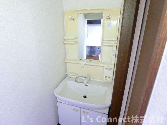 【洗面所】 | クレセール南吉成弐番館 | 朝の支度もスムーズな独立洗面台。