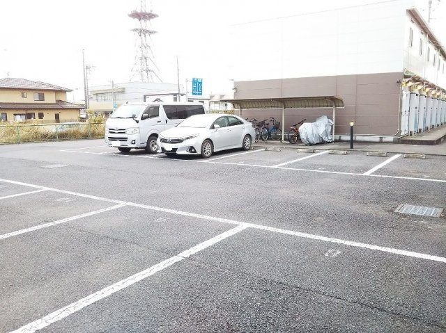 レオパレスSAKURAの駐車場