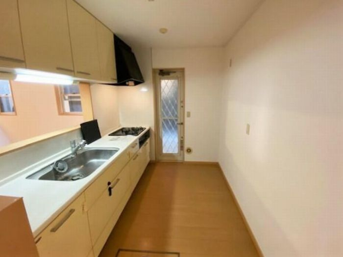 小田原市国府津　中古戸建のキッチン|キッチンでお料理をお楽しみください