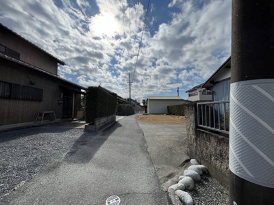 【前面道路含む現地写真】 | 静岡県磐田市豊浜　中古戸建