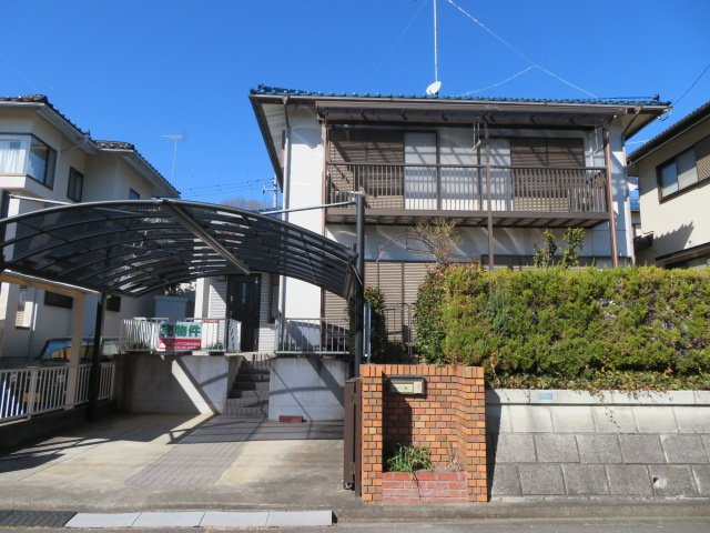 高崎市吉井町南陽台　中古560の外観|ナチュラルで飽きの来ないデザインは流行に左右されない家の形です。外構も綺麗に仕上がっています(^▽^)/
