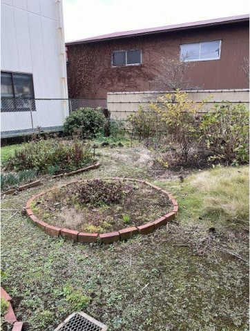 【その他】 | 現況古家がございますので、建て替えとしてご検討いただく売地物件です。
お好きなハウスメーカーでこだわりの詰まったマイホームを実現させてみませんか。