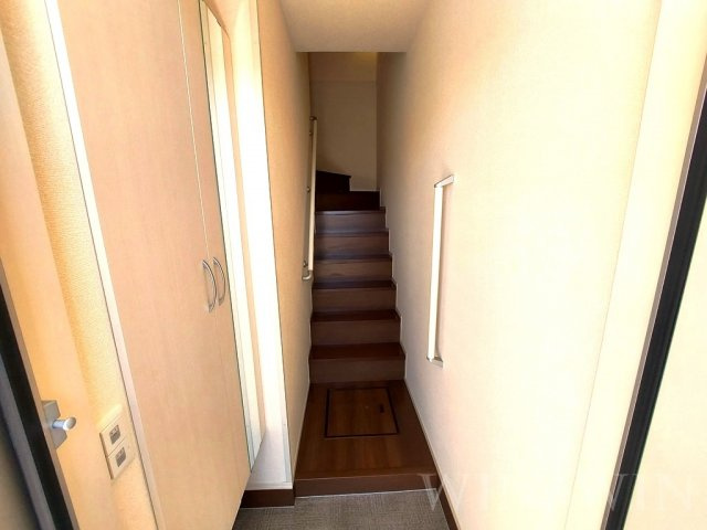 プランドールⅦ B棟の玄関