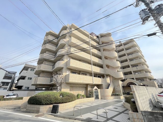 朝日プラザ小戸リバージュの外観