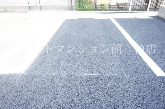 ランセ今谷Eの駐車場