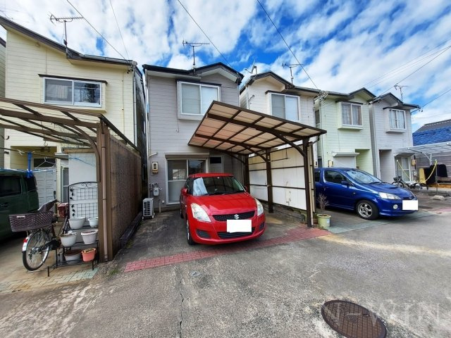 三本木町貸家の駐車場