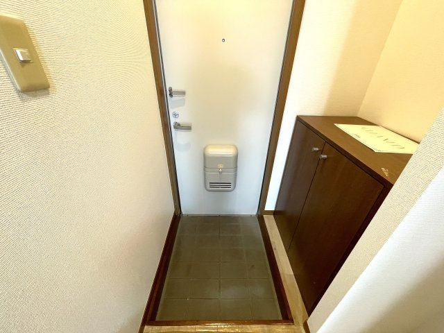 さざんかハイツの玄関