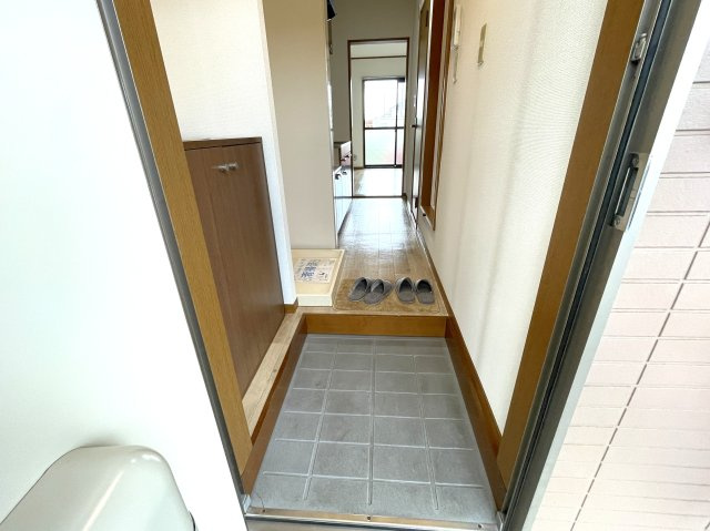 さざんかハイツの玄関