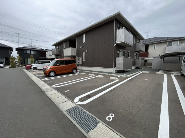 sunny(サニー)の駐車場