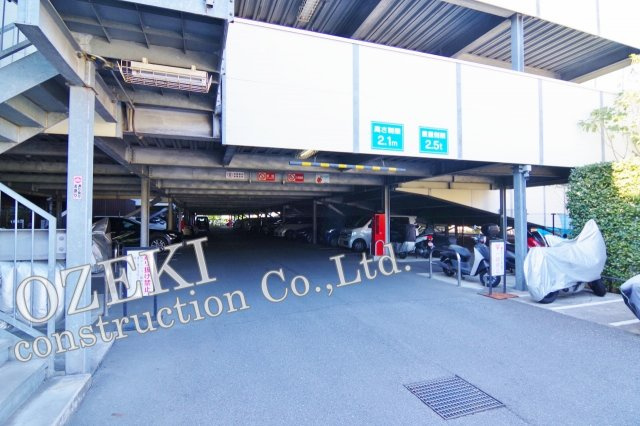 エムブランド越谷GAMOの駐車場