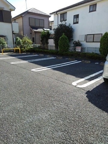 フィデールの駐車場