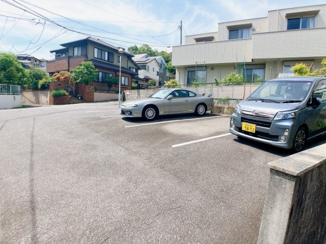 パークサイドヒルズの駐車場