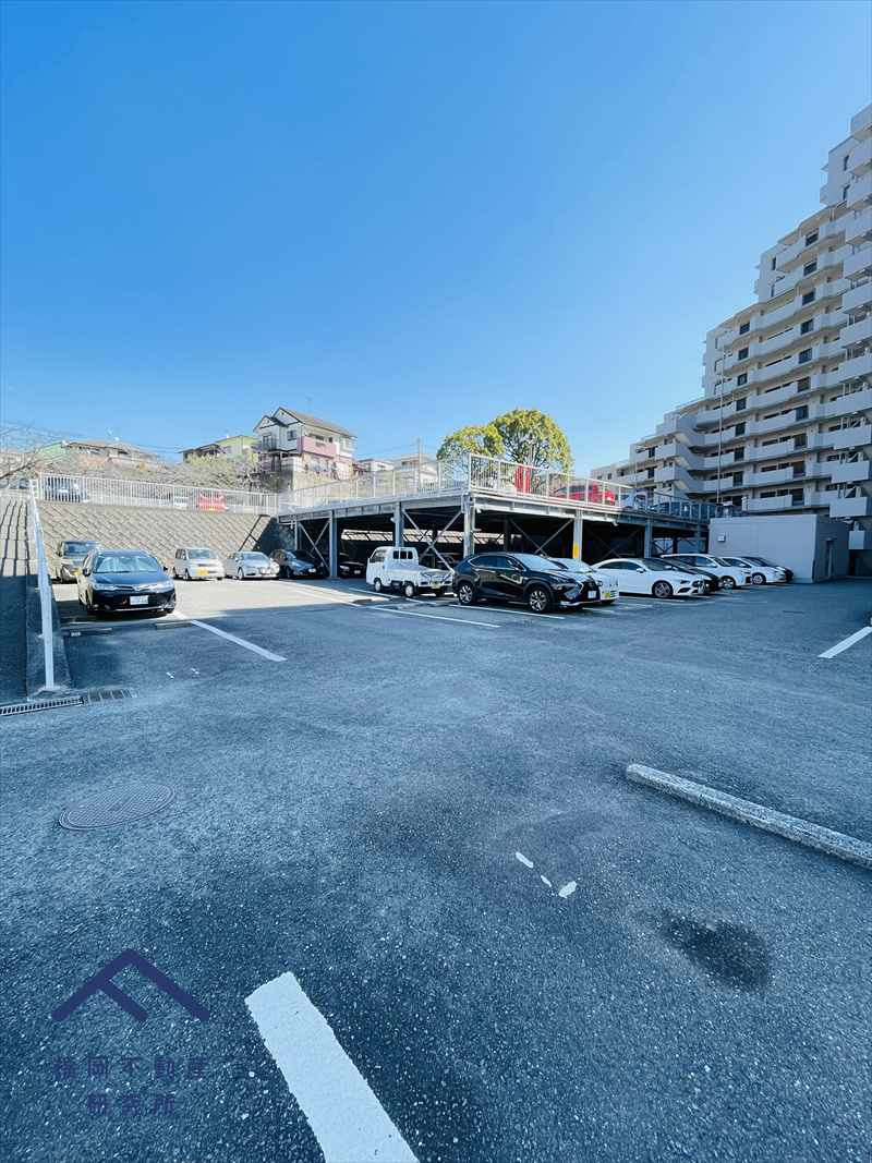 ファミール二日市の駐車場